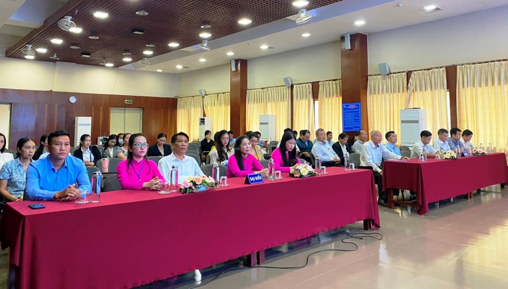 Tập huấn nghiệp vụ hướng dẫn viên, thuyết minh viên tại bảo tàng và di tích