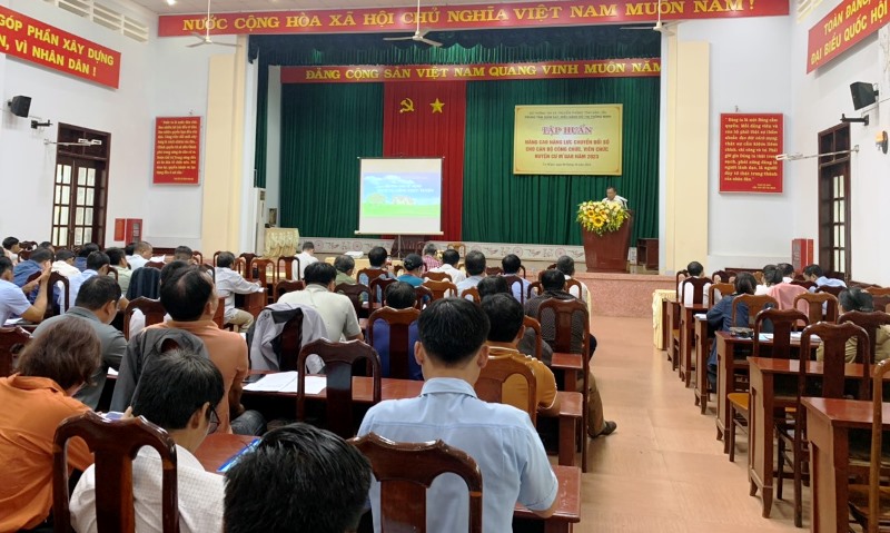 Huyện Cư M’Gar tập huấn nâng cao năng lực chuyển đổi số cho cán bộ, công chức, viên chức