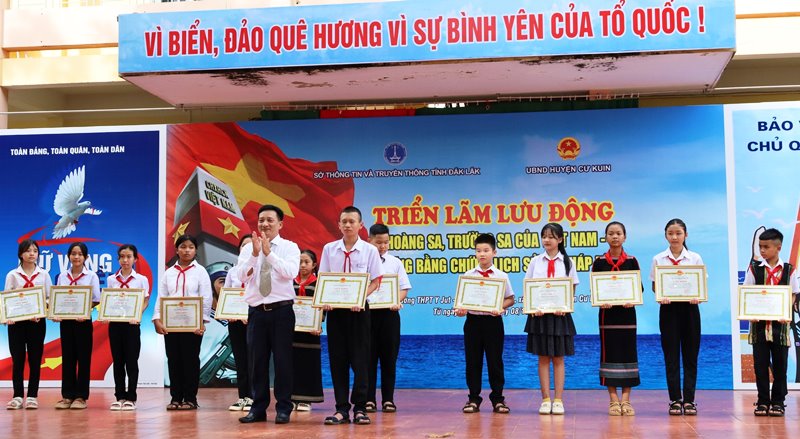 Bế mạc Triển lãm lưu động “Hoàng Sa, Trường Sa của Việt Nam - Những bằng chứng lịch sử và pháp lý”