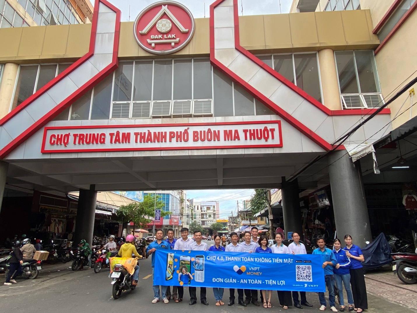 VNPT Đắk Lắk ra quân hỗ trợ xây dựng mô hình “Chợ Buôn Ma Thuột 4.0”