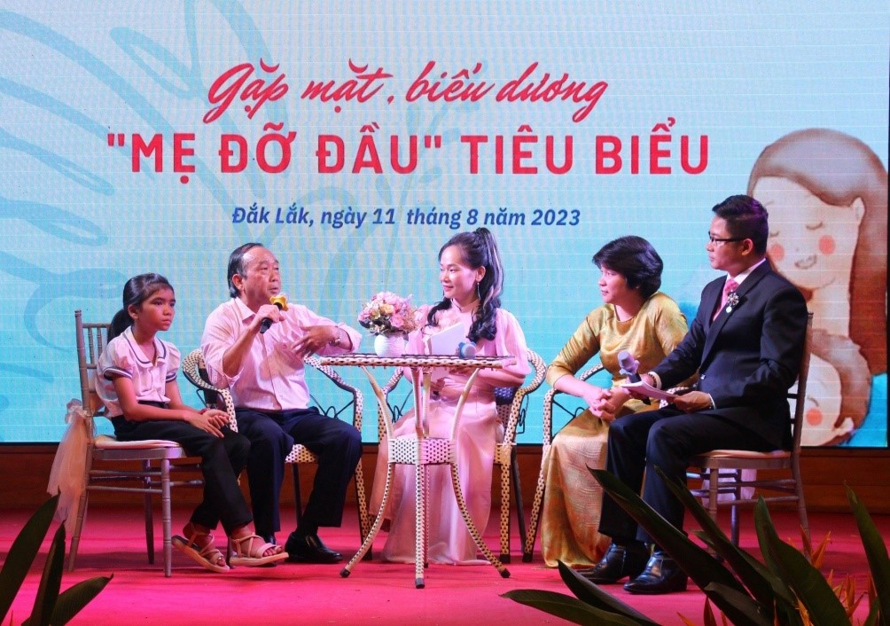 Meeting and Commending 31 Outstanding 