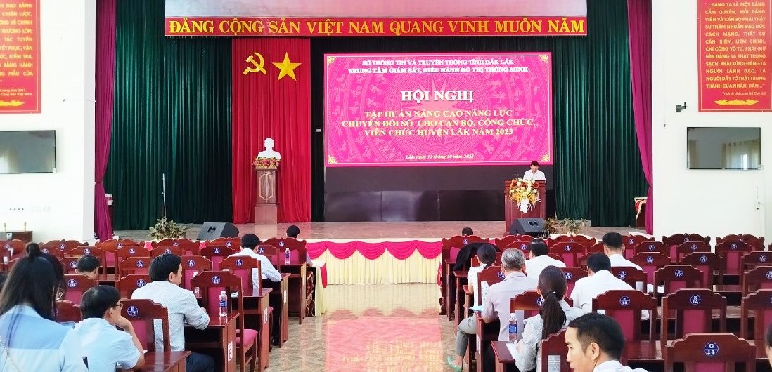 Tập huấn nâng cao năng lực chuyển đổi số cho cán bộ, công chức, viên chức huyện Lắk