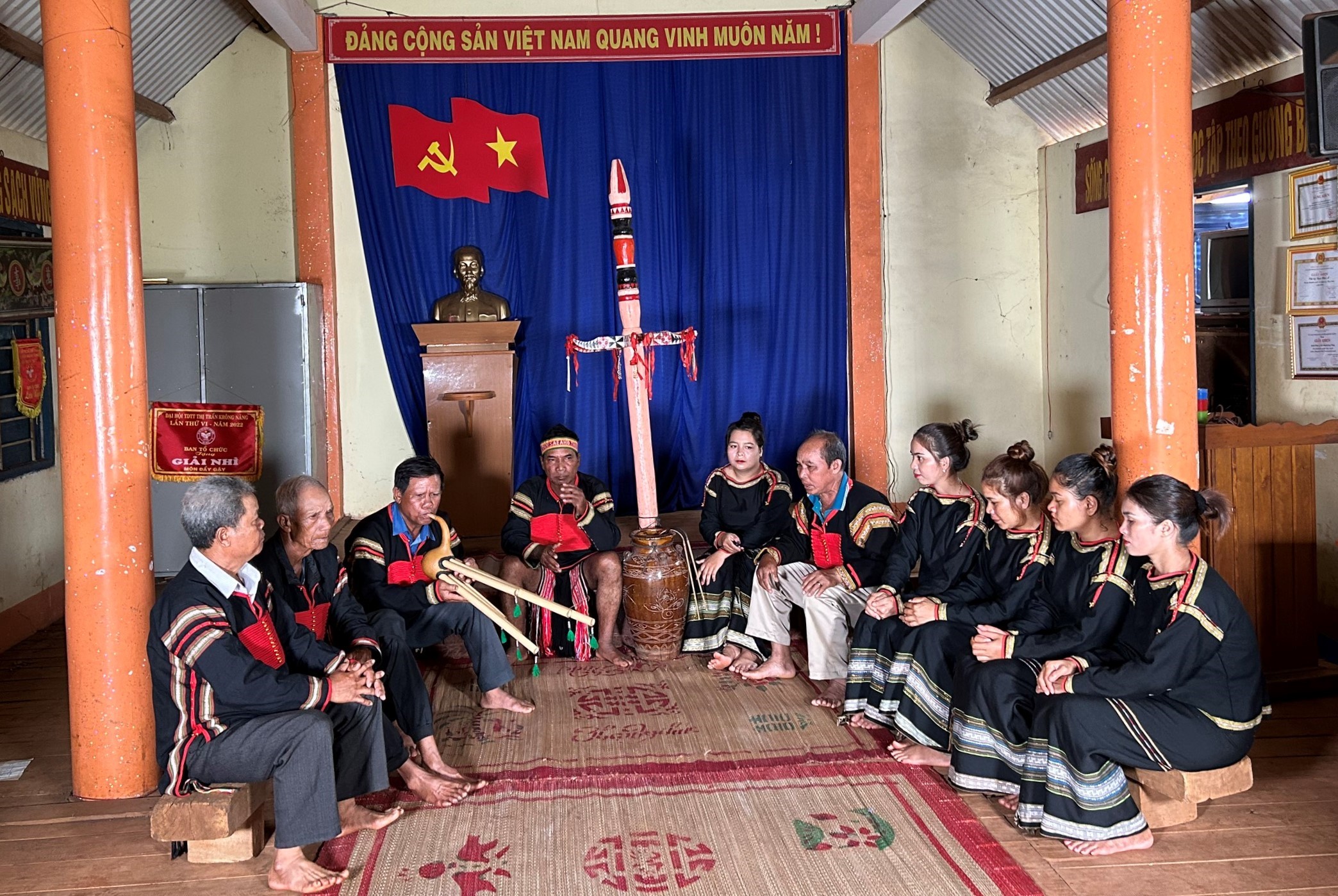 Recording and filming of documentation on the spoken language of the Ede people in Krong Nang district