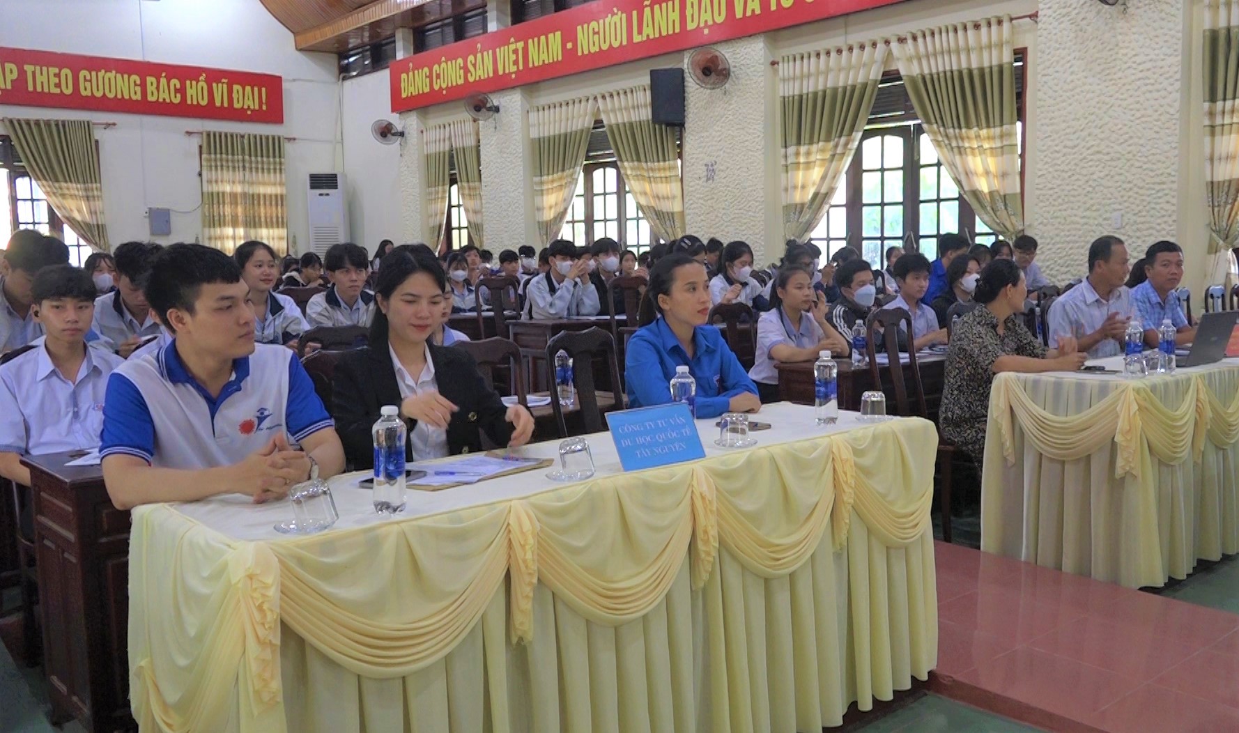 Tư vấn hướng nghiệp, việc làm và dịch vụ hỗ trợ việc làm, đi làm việc ở nước ngoài năm 2023