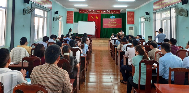 Training on Developing OCOP Product Introduction and Sales Centers Held by the Department of Industry and Trade