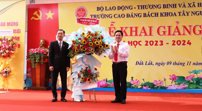 Opening ceremony for the 2023-2024 academic year at the College of Engineering and Technology of the Central Highlands