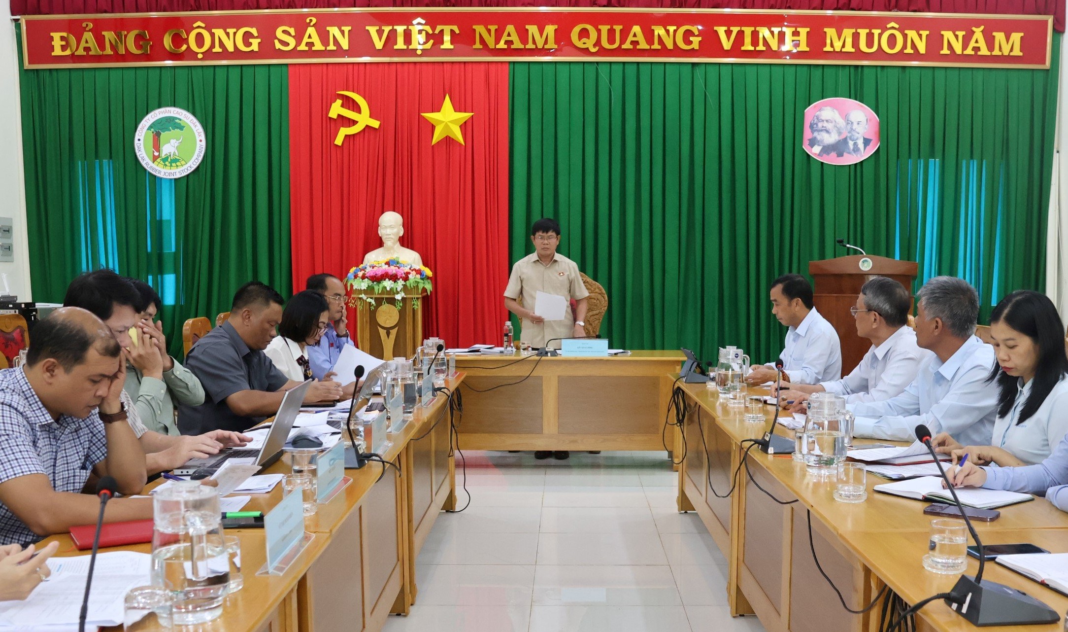 Giám sát việc thực hiện chính sách hỗ trợ lao động là người dân tộc thiểu số tại Công ty cổ phần Cao su Đắk Lắk