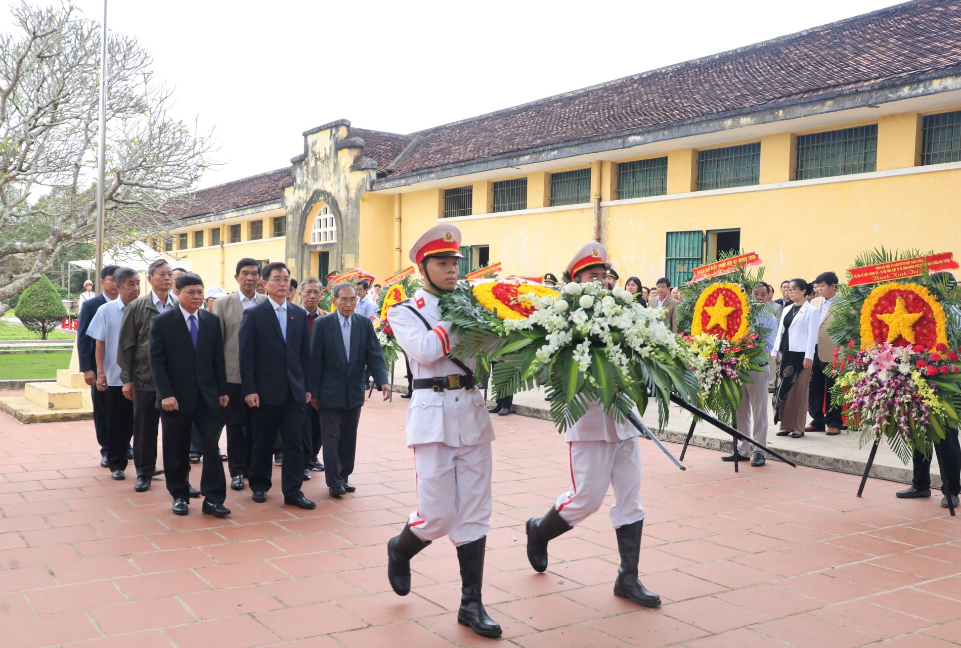 Ceremony of Offering Incense to Commemorate the 83rd Anniversary of the Establishment of the Provincial Party Committee of Dak Lak Province