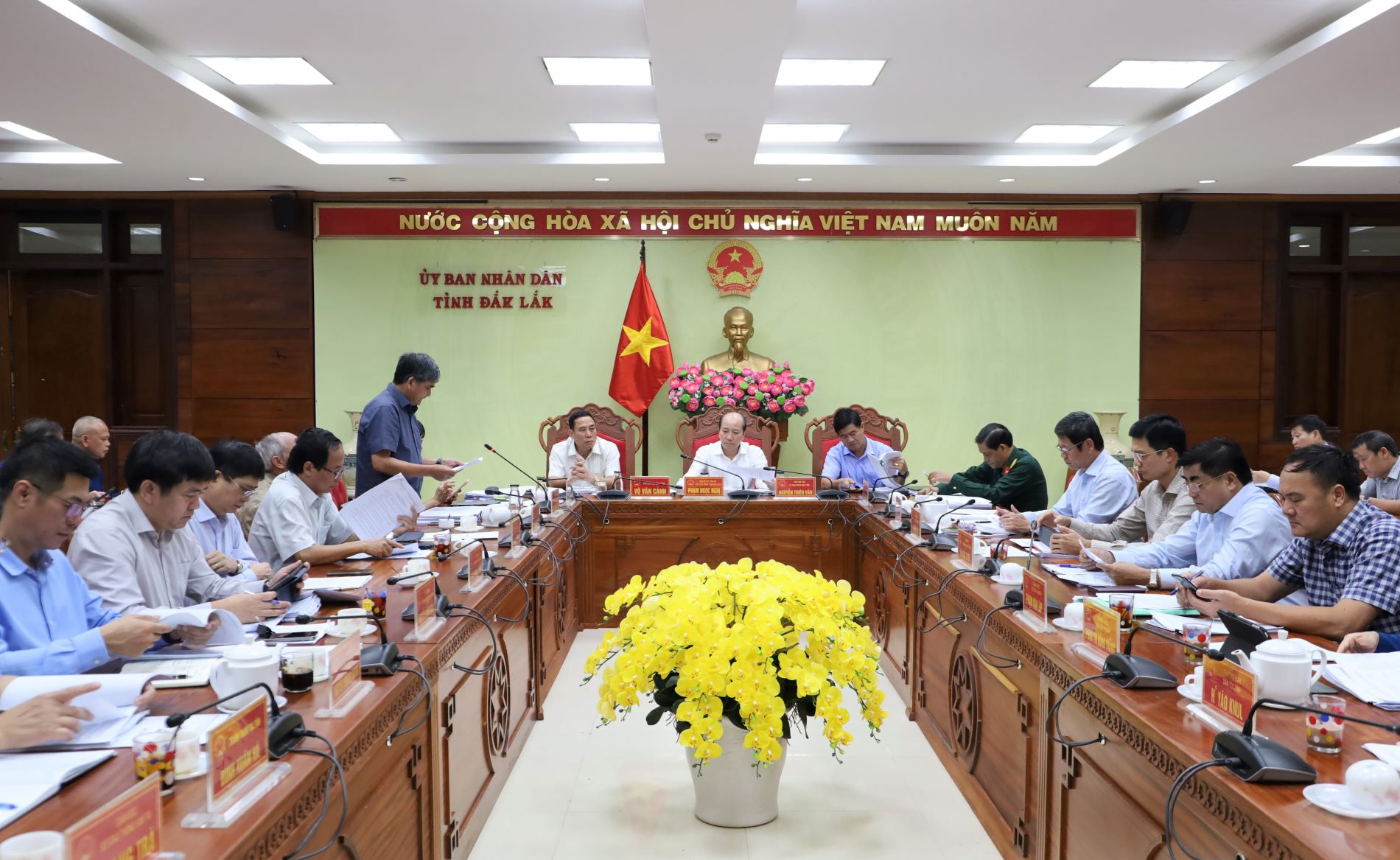 Provincial People's Committee Members Provide Input on Agenda for Provincial People's Council Session