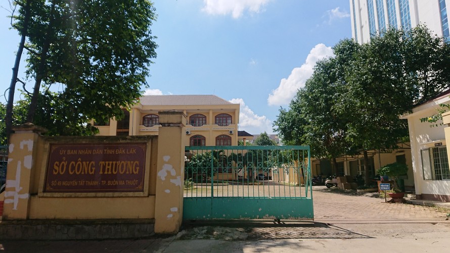 Quyết định về việc Công nhận quyền sử dụng đất như Nhà nước giao đất không thu tiền sử dụng đất cho Sở Công thương tỉnh Đắk Lắk