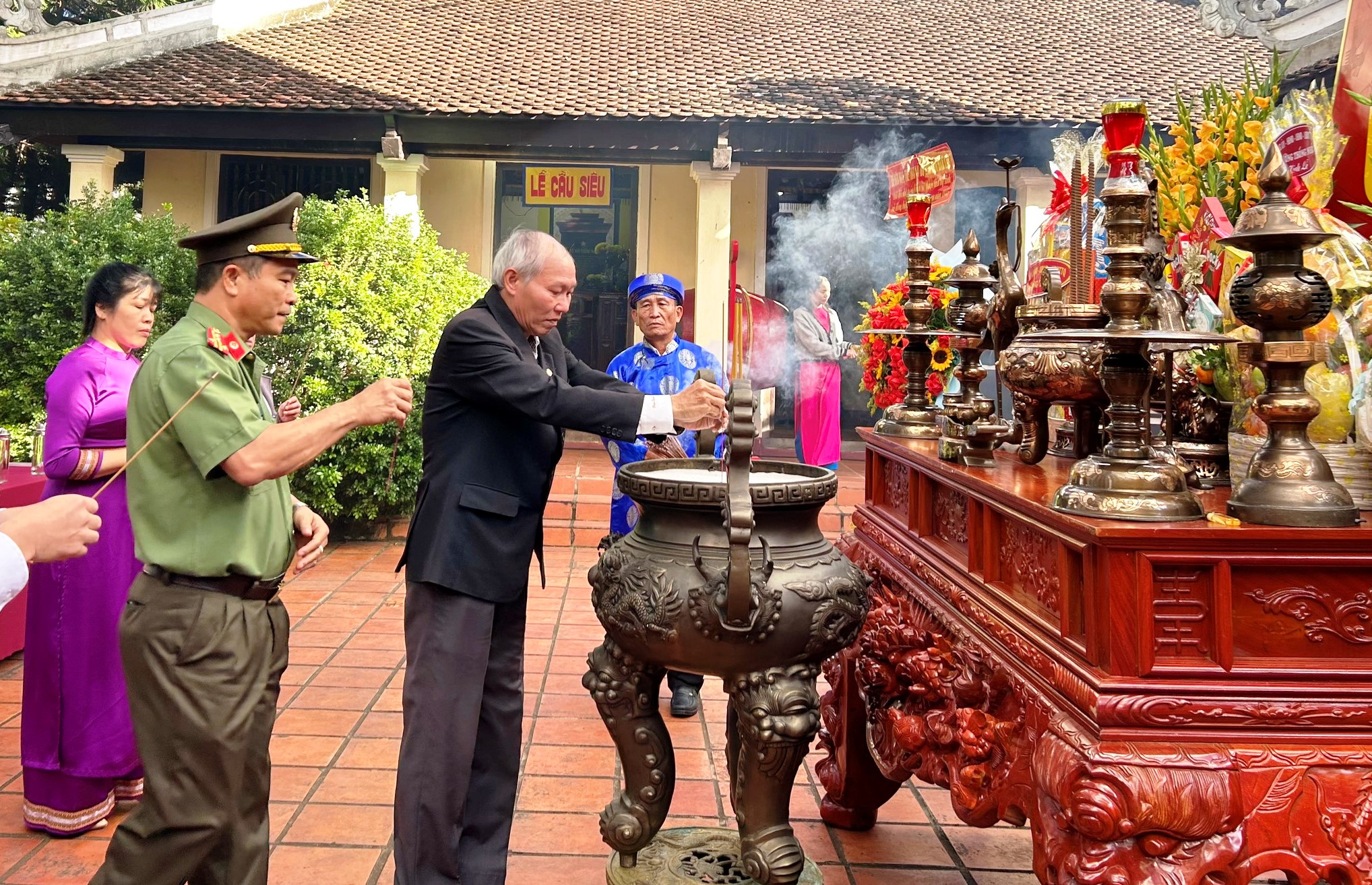 Lễ tưởng niệm các chiến sỹ Nam tiến hy sinh và đồng bào Lạc Giao tử nạn năm 1945