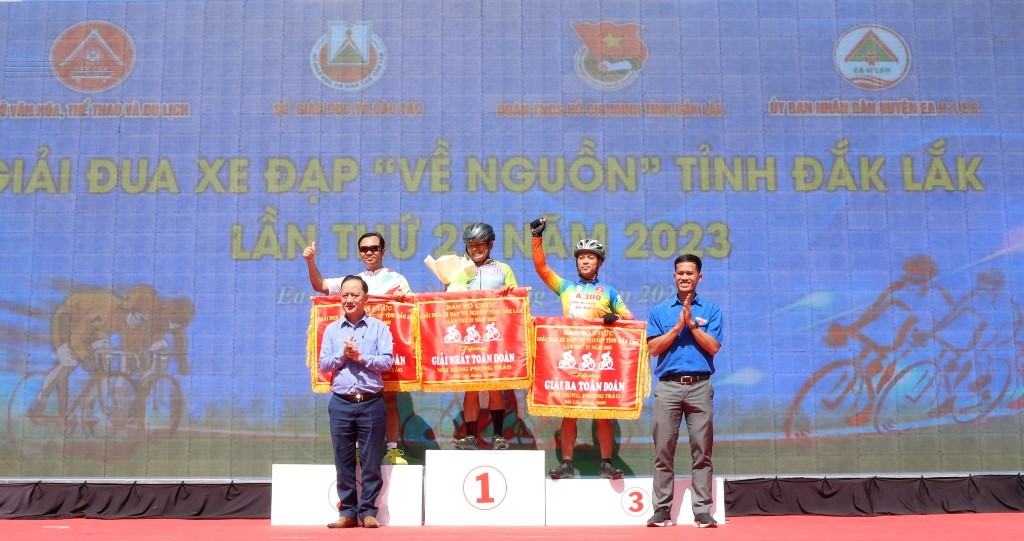 Hơn 150 vận động viên tranh tài tại Giải đua xe đạp “Về nguồn” năm 2023