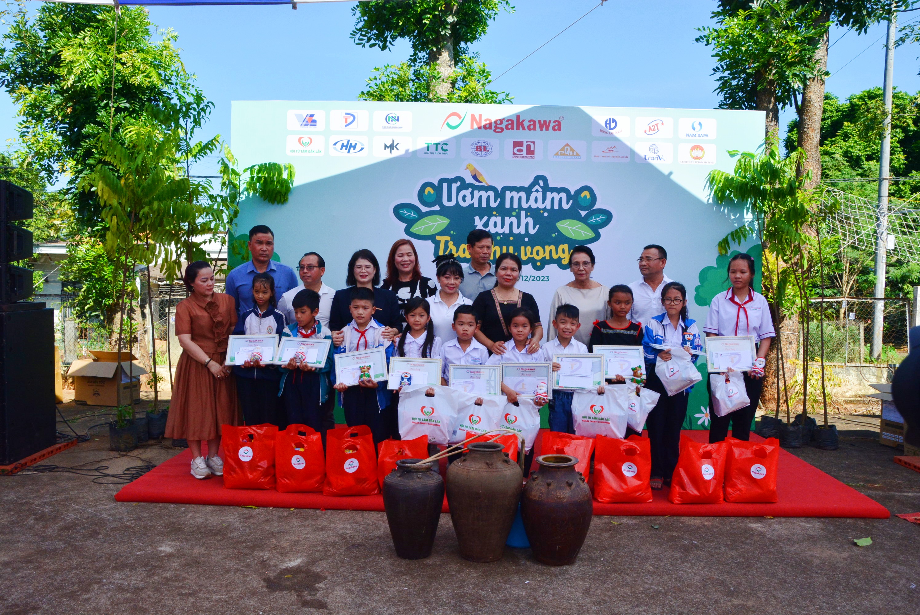 Chương trình “Ươm mầm xanh – Trao hy vọng” tại xã Cư Êbur, TP. Buôn Ma Thuột