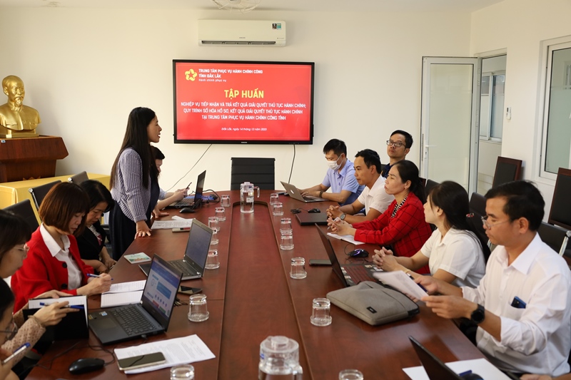 Tập huấn nghiệp vụ tiếp nhận và trả kết quả giải quyết thủ tục hành chính