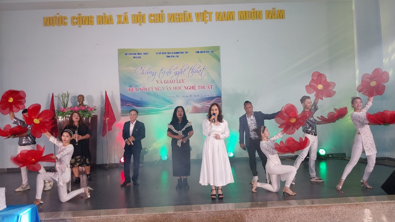 Chương trình nghệ thuật và giao lưu “Kết nối cùng văn học nghệ thuật”