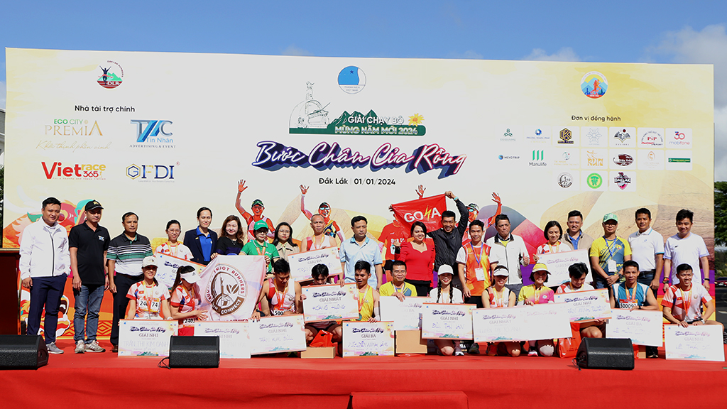 Hơn 200 vận động viên hưởng ứng giải chạy bộ chào năm mới 2024