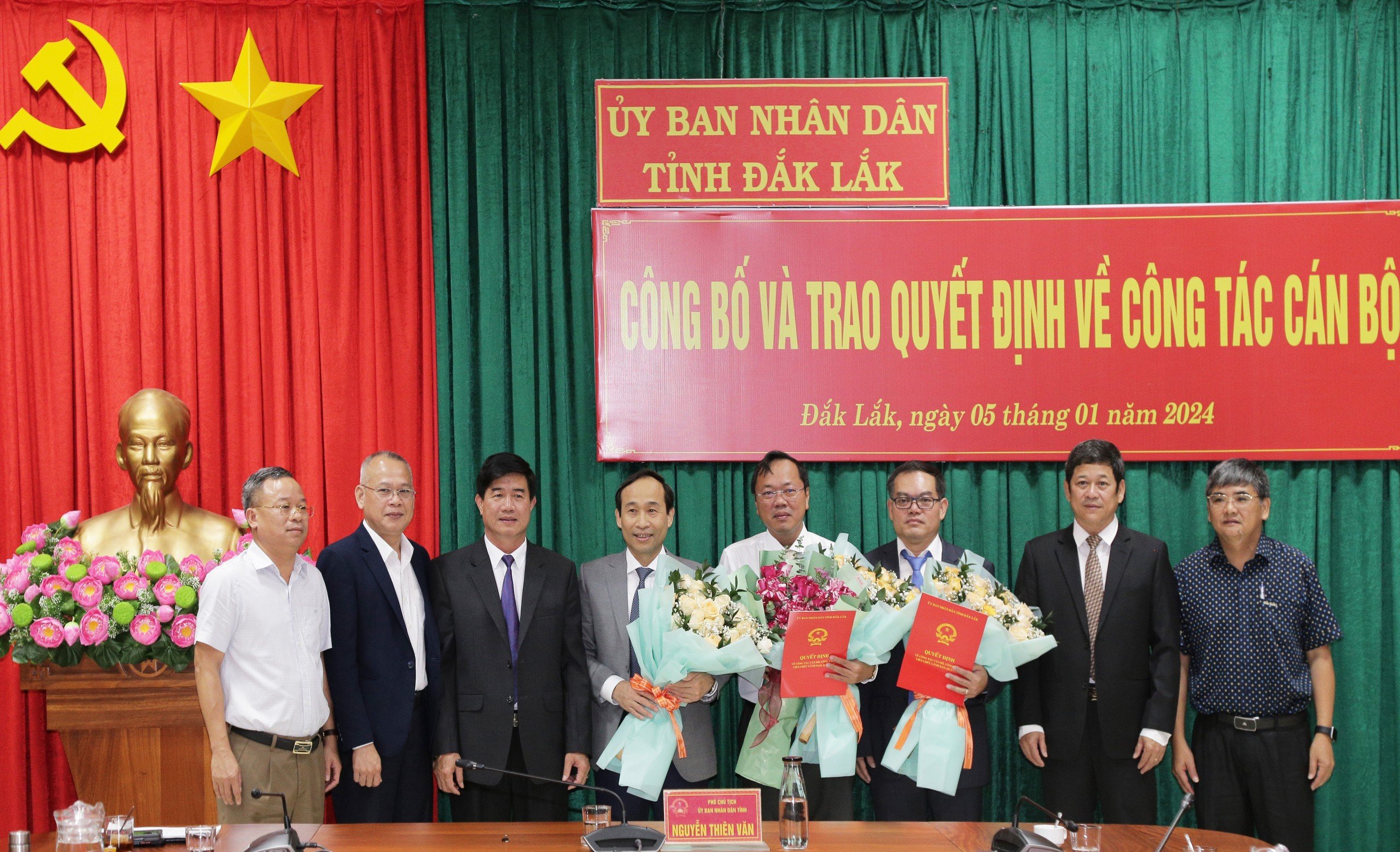 UBND tỉnh công bố và trao Quyết định điều động, bổ nhiệm cán bộ đối với 3 đơn vị