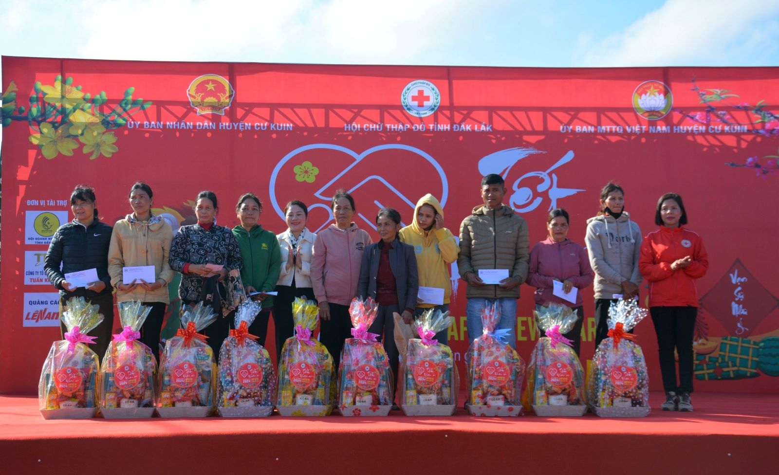 Hội chợ “Tết Nhân ái” Xuân Giáp Thìn 2024