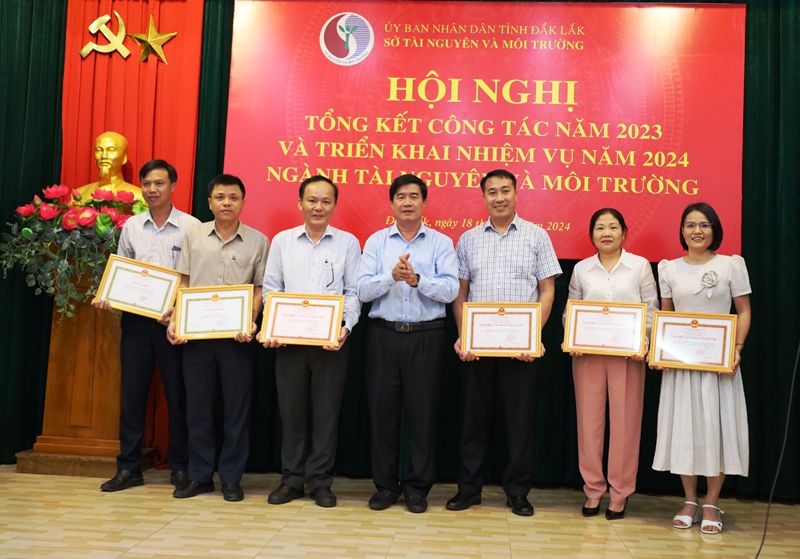 Xây dựng đồng bộ pháp luật ngành Tài nguyên Môi trường phục vụ phát triển kinh tế, xã hội