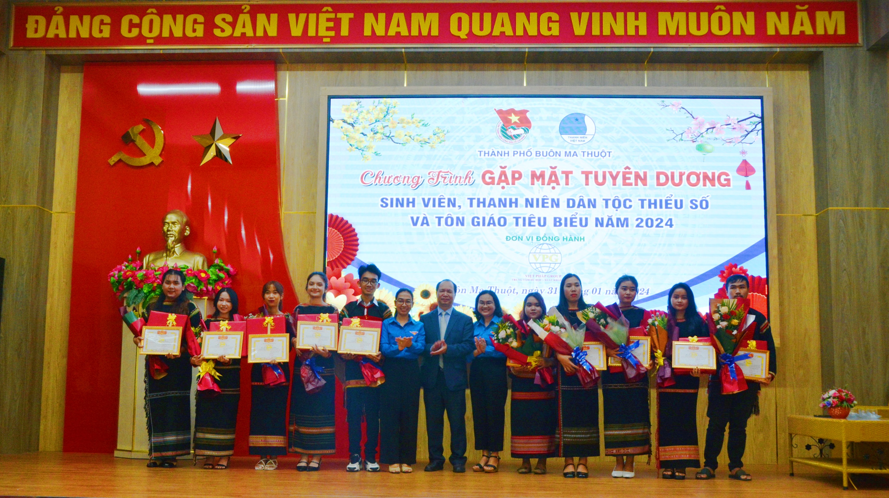 Gặp mặt, tuyên dương thanh niên dân tộc thiểu số và tôn giáo tiêu biểu năm 2024