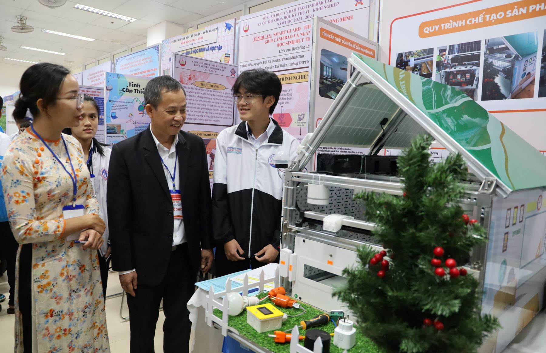 Khai mạc Cuộc thi Khoa học, kỹ thuật - Khởi nghiệp dành cho học sinh trung học tỉnh Đắk Lắk, năm học 2023-2024