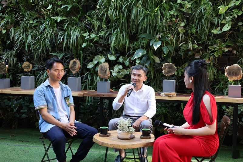 Giới thiệu 15 tác phẩm ảnh Buôn Ma Thuột xưa chuyển thể lên gỗ cà phê