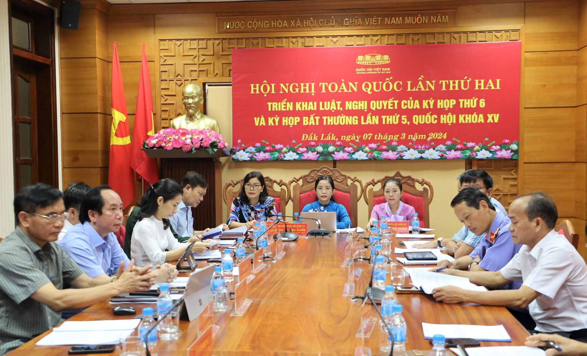 Conference on implementing laws and resolutions of the 6th Session and the 5th Extraordinary Session of the 15th National Assembly