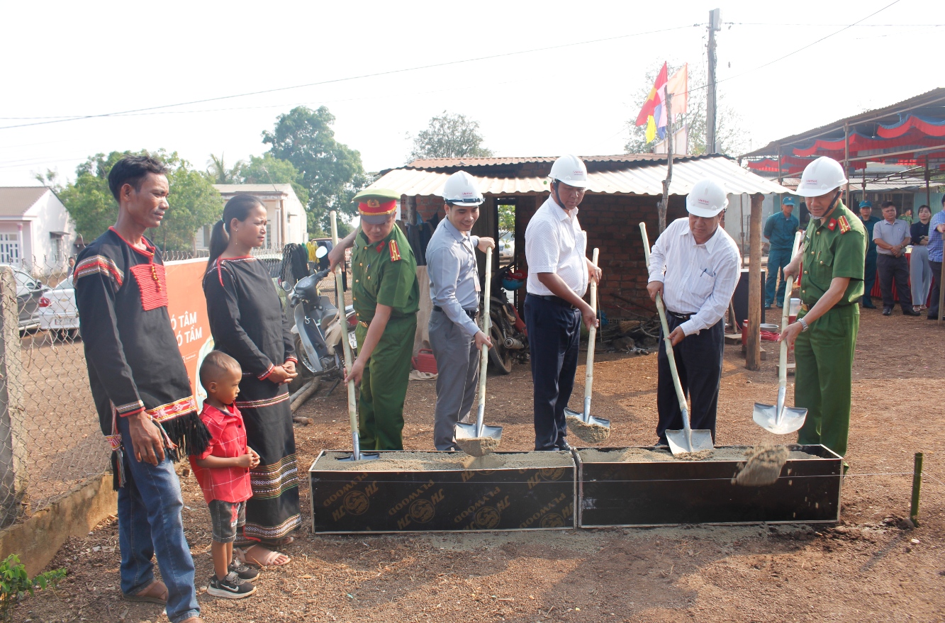 Huyện Buôn Đôn khởi công xây nhà theo Đề án 1.200 căn nhà đại đoàn kết của Bộ Công an
