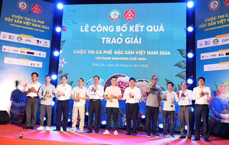 Trao giải 129 mẫu cà phê đạt tiêu chuẩn cà phê đặc sản năm 2024