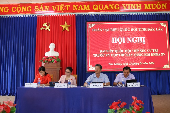 Provincial National Assembly Delegation meets voters in Krông Năng district