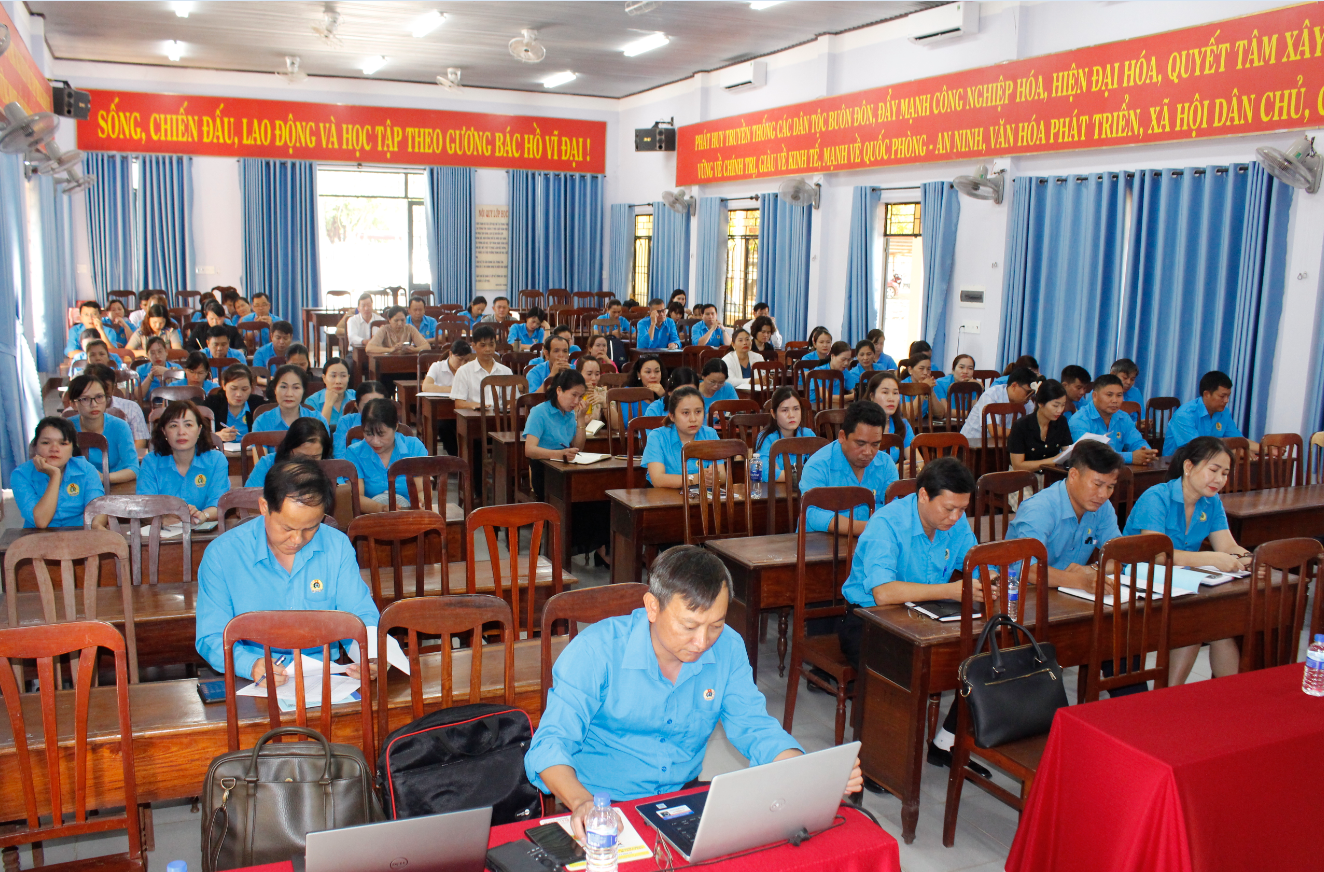 Disseminating the Resolution of the 13th National Congress of the Vietnam General Confederation of Labor for the 2023-2028 term