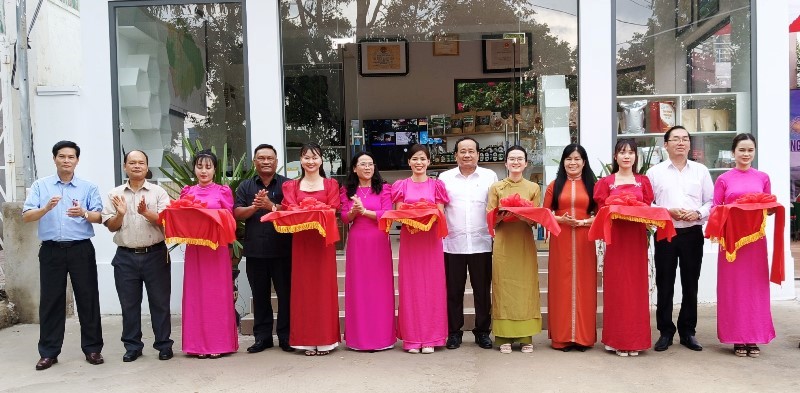 People's Committee of Lak District Inaugurates Information - Cultural - Tourism Support Desk