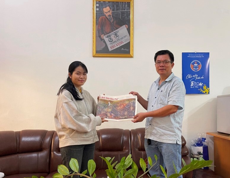 Nhan Dan Newspaper Presents Panoramic Painting 