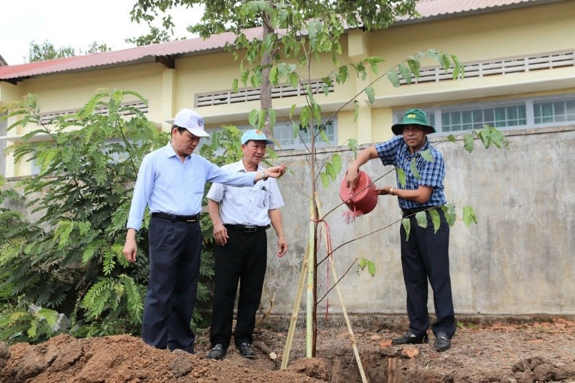 Krong Ana District launches the movement 'Tet planting trees, forever grateful to Uncle Ho' in 2024