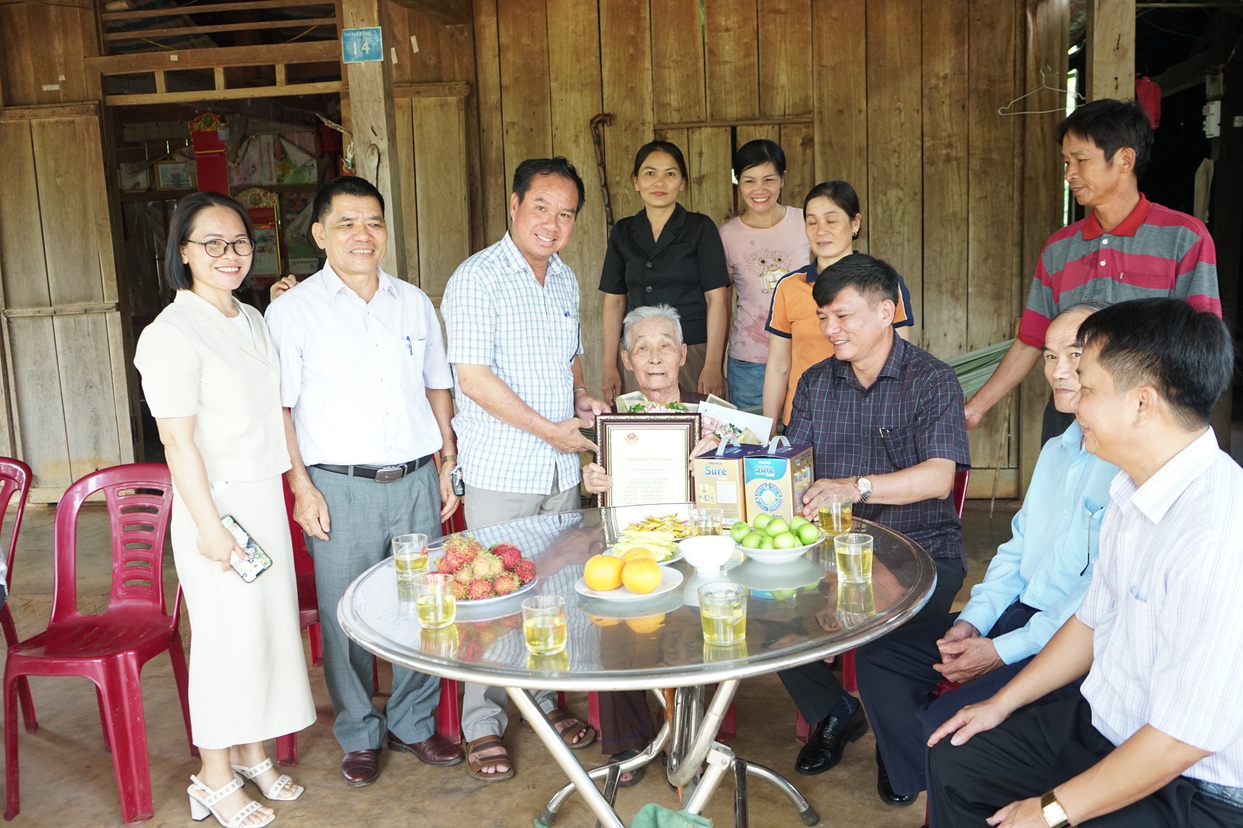 Dak Lak Presents Gifts, Wishes Longevity to 1,113 Elderly People