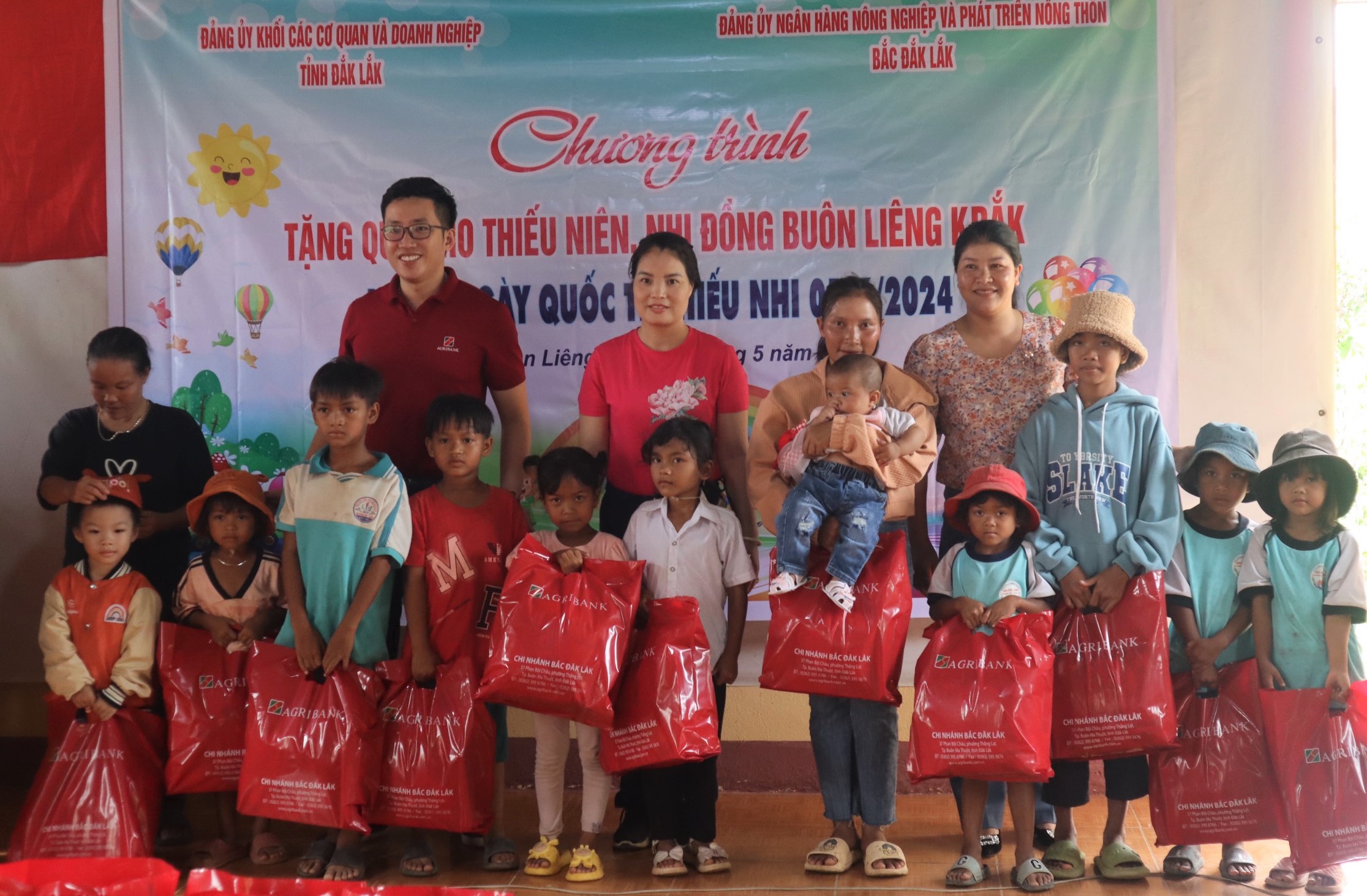 Gifted 170 gift packages to children in Lak district