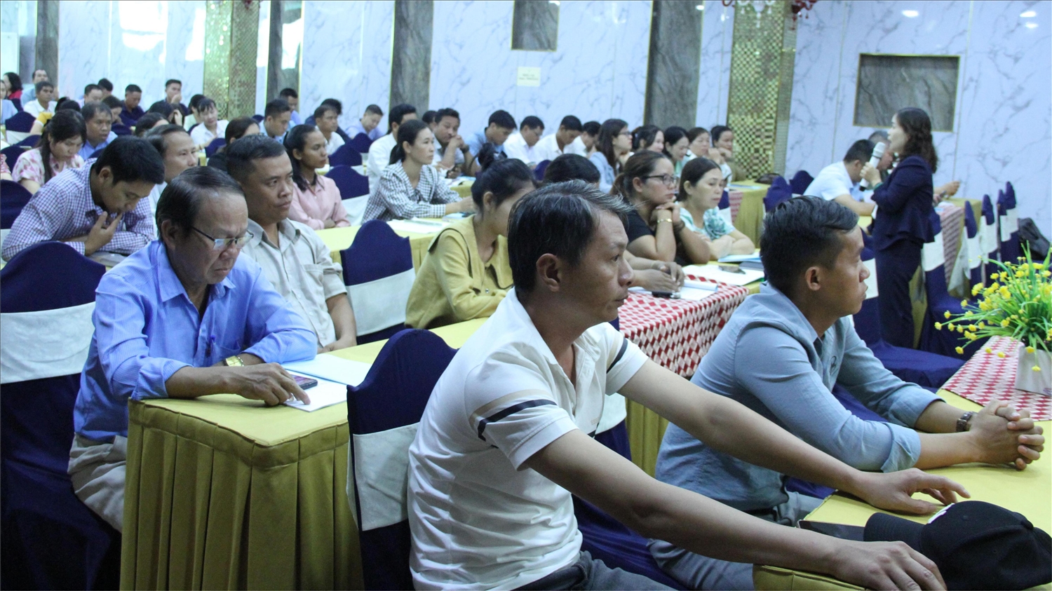 Bồi dưỡng kiến thức pháp luật và kỹ năng truyền thông cho cán bộ, công chức làm công tác dân tộc