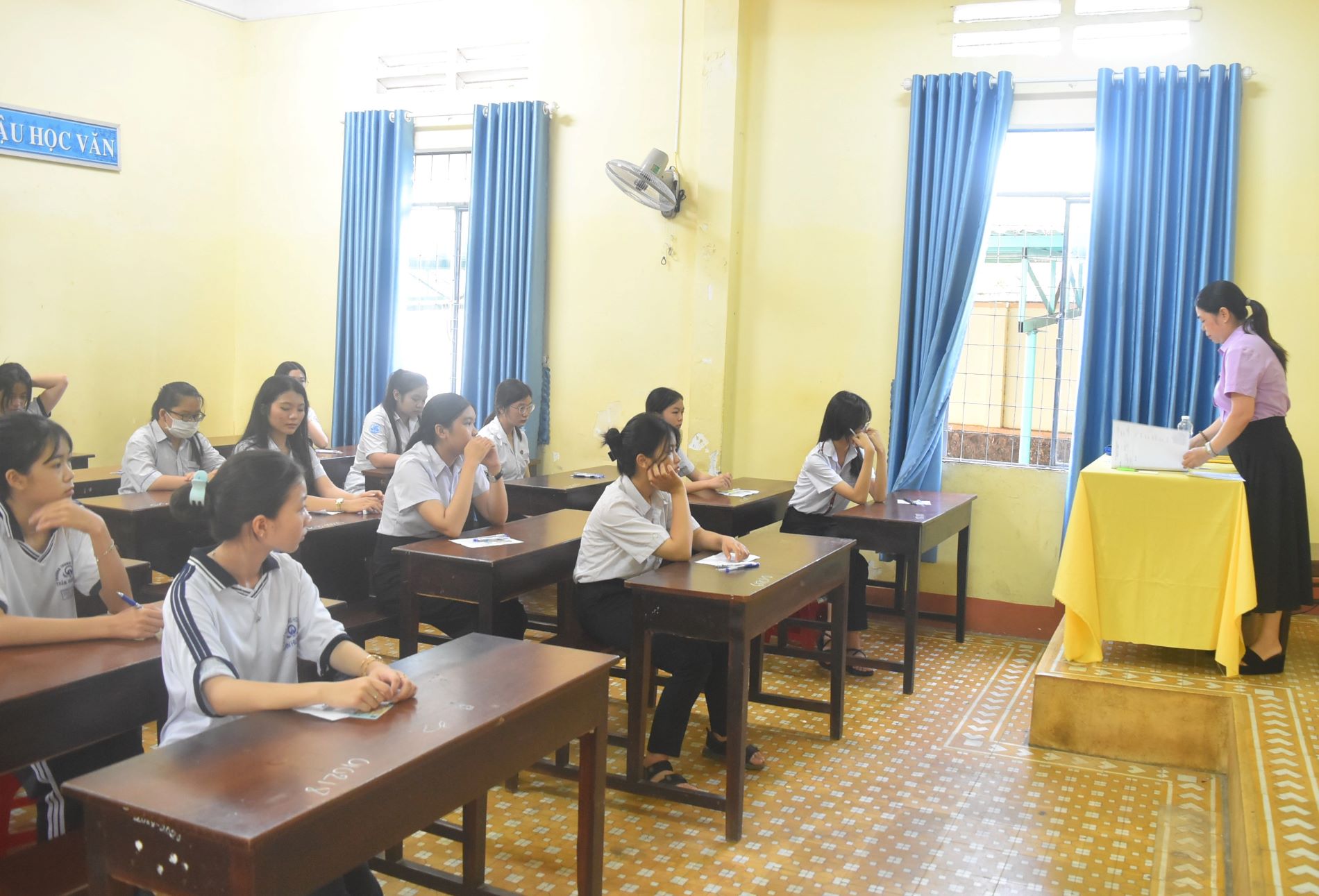 Dak Lak Students Take the 2024-2025 High School Entrance Exam