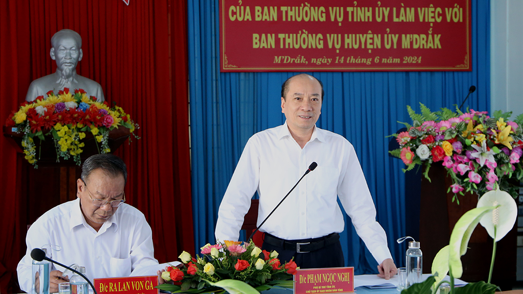 Ban Thường vụ Tỉnh ủy làm việc với Huyện ủy M’Drắk
