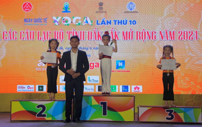 Giải Yoga các câu lạc bộ tỉnh Đắk Lắk mở rộng năm 2024 : Trao 31 bộ huy chương cho vận động viên xuất sắc