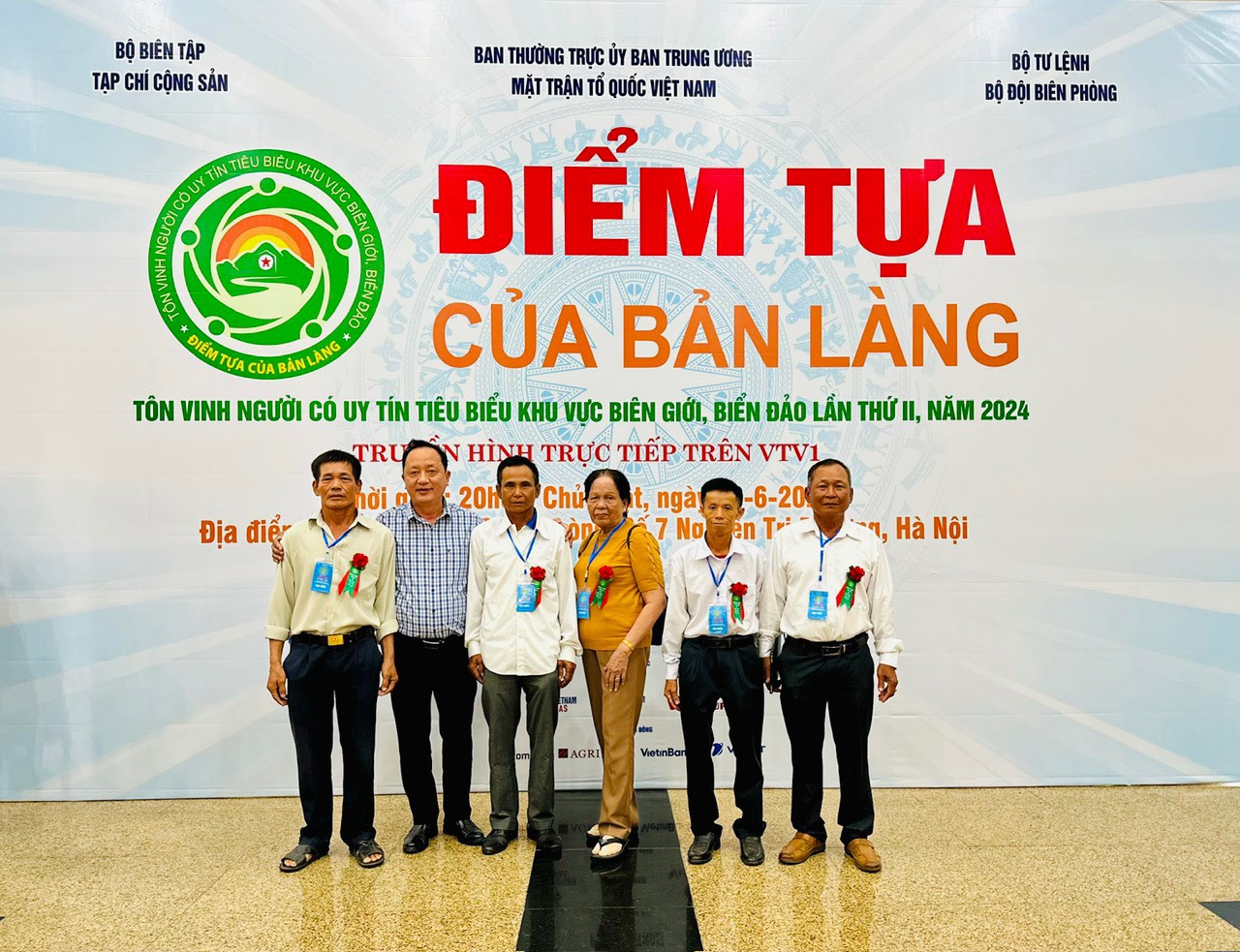 6 người uy tín vùng biên giới tỉnh Đắk Lắk được tôn vinh tại Chương trình “Điểm tựa của bản làng”