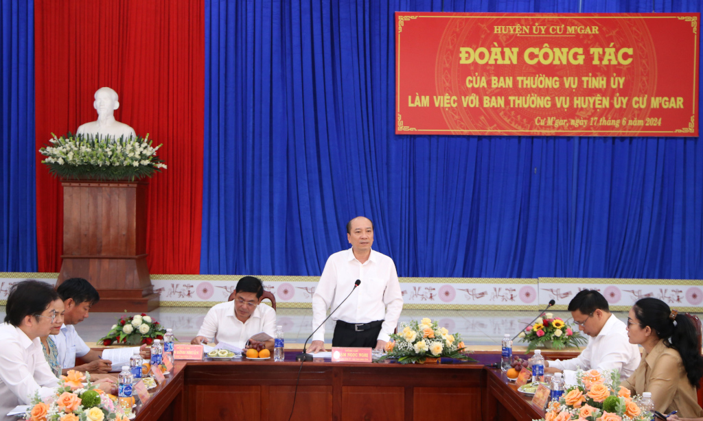 Đoàn công tác của Ban Thường vụ Tỉnh ủy làm việc với Ban Thường vụ Huyện ủy Cư M’gar