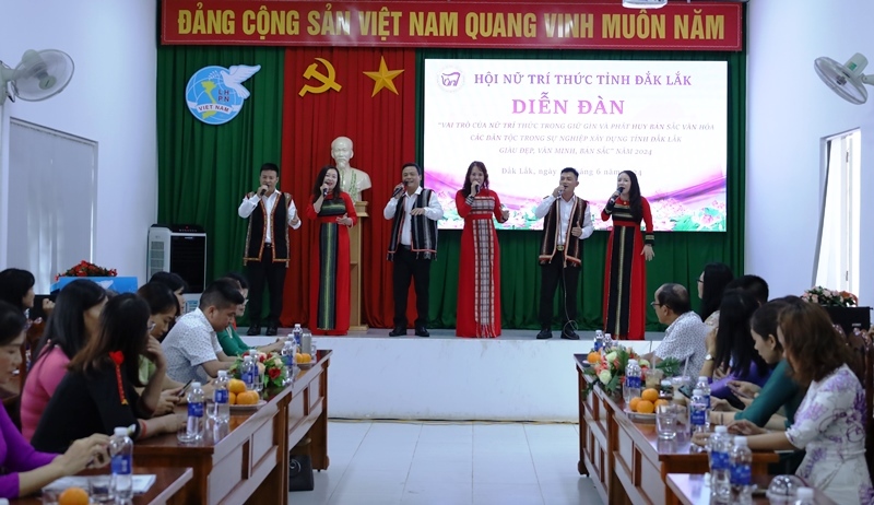 Nâng cao vai trò của nữ trí thức trong xây dựng tỉnh Đắk Lắk giàu đẹp, văn minh, bản sắc