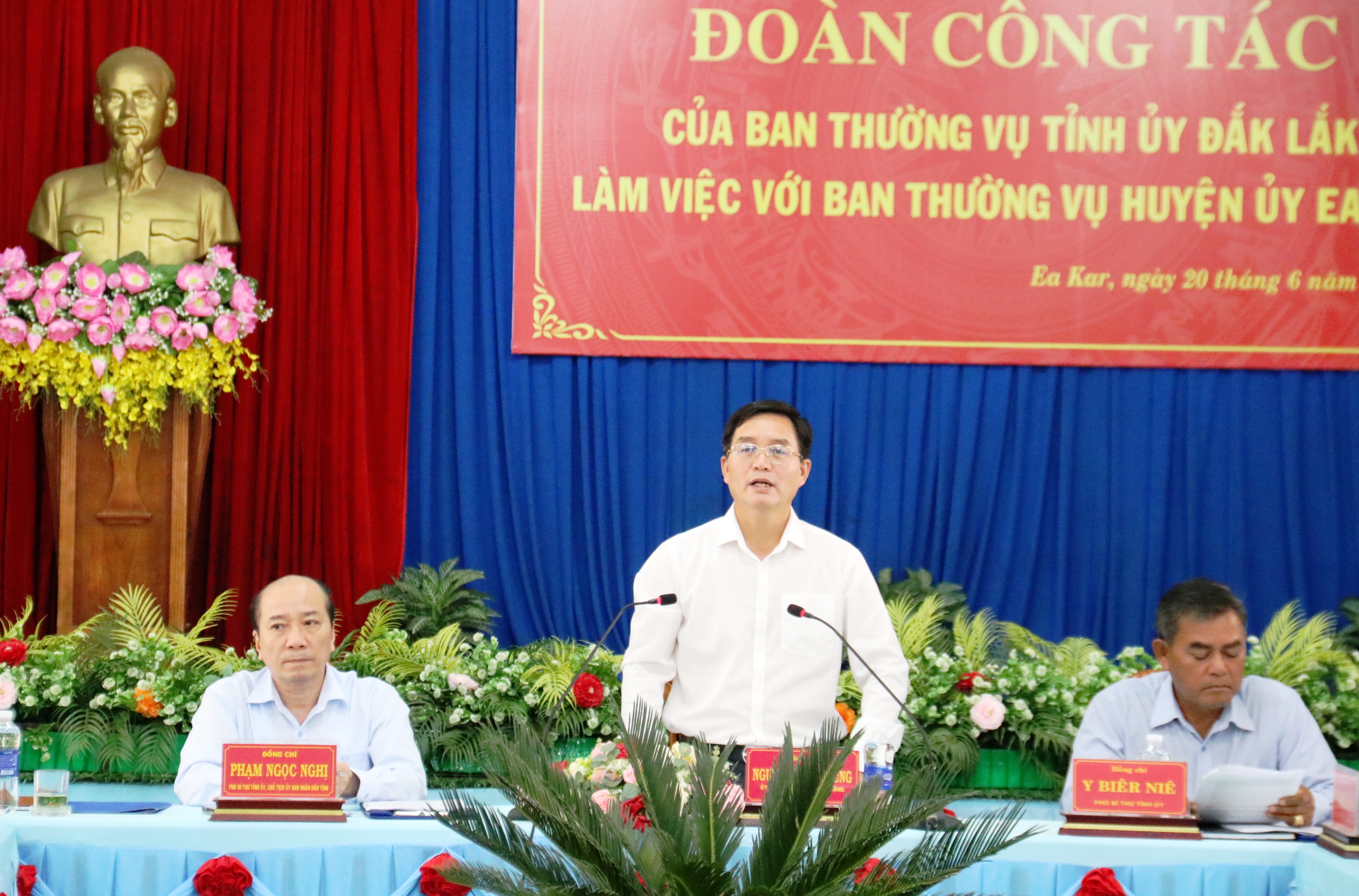 Tập trung xây dựng và phát triển huyện Ea Kar trở thành thị xã