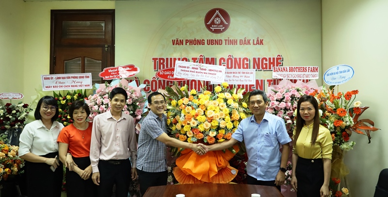 Các đơn vị, doanh nghiệp chúc mừng Trung tâm Công nghệ và Cổng thông tin điện tử tỉnh nhân dịp kỷ niệm Ngày Báo chí cách mạng Việt Nam