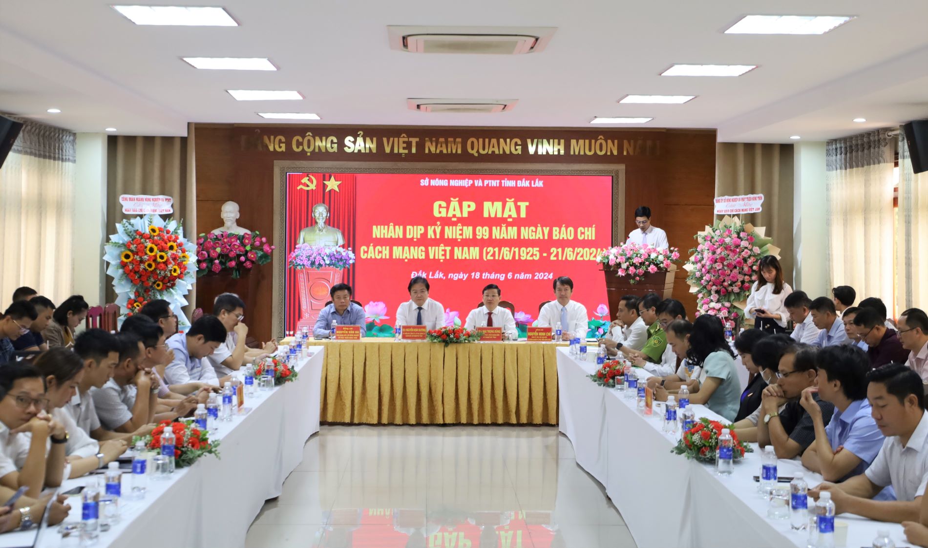 Department of Agriculture and Rural Development Holds Press Meeting on Vietnam Revolutionary Press Day