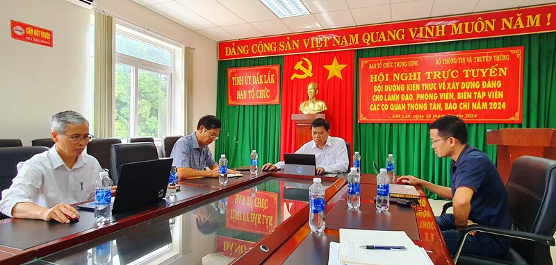 Bồi dưỡng kiến thức về xây dựng Đảng cho lãnh đạo, phóng viên, biên tập viên các cơ quan, thông tấn báo chí năm 2024