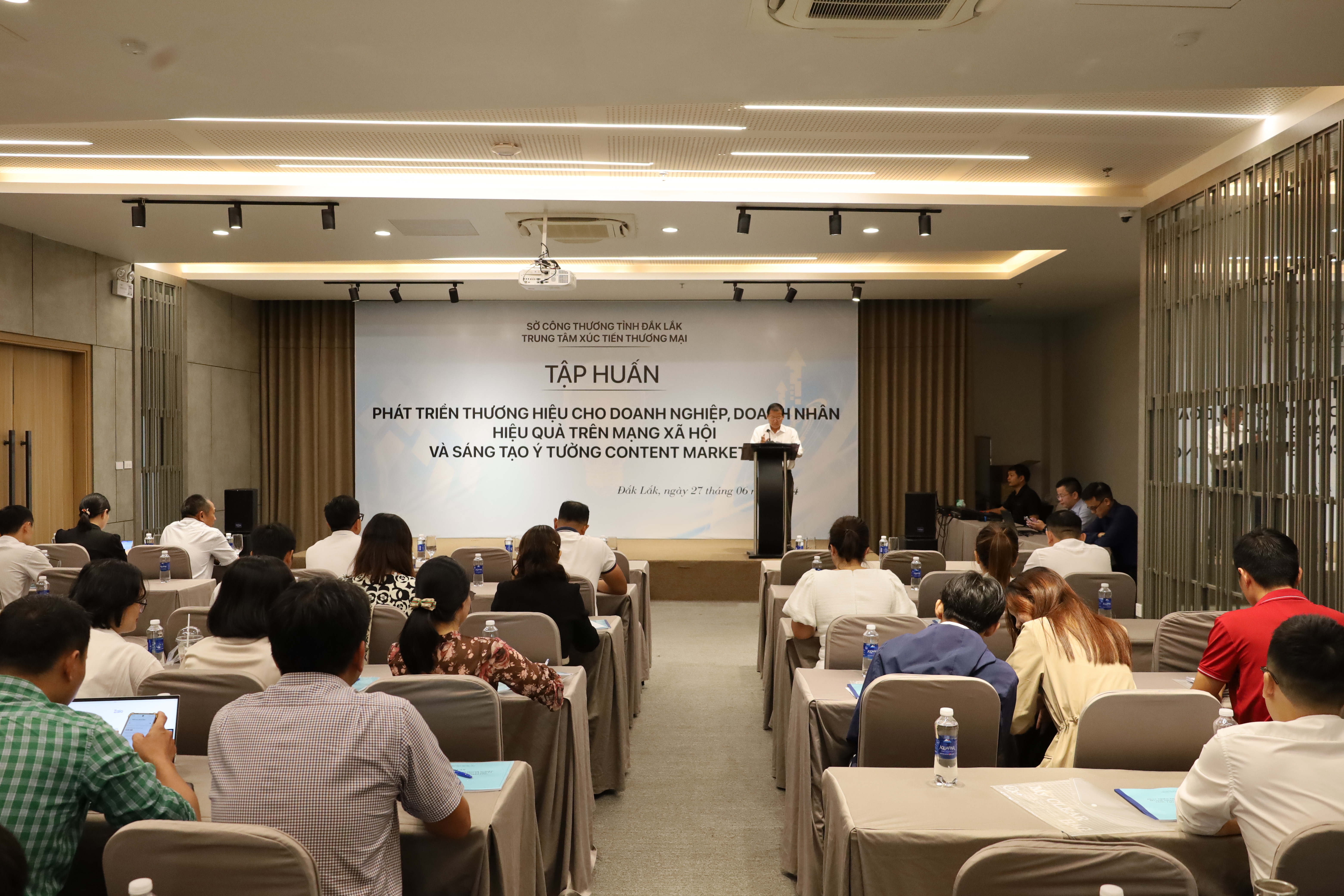 Tập huấn phát triển thương hiệu cho doanh nghiệp trên mạng xã hội và sáng tạo ý tưởng content marketing