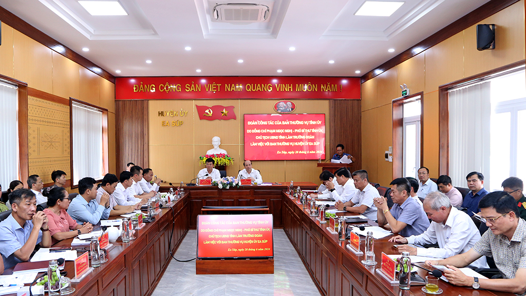 Standing Committee of the Provincial Party Committee Works with Ea Sup District Party Committee