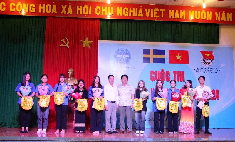 Hơn 100 sinh viên tham dự Cuộc thi Lễ hội mùa hè Thụy Điển năm 2024